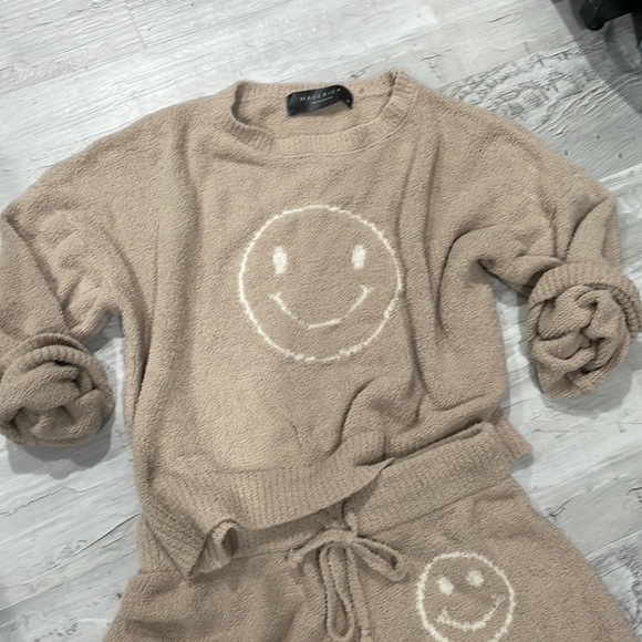 Plush lounge set - Picture 2 of 3